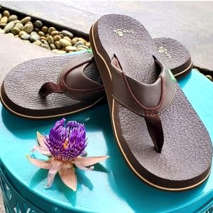 Sanuk Men's Beer Cozy flip flops-Brown, sz 8